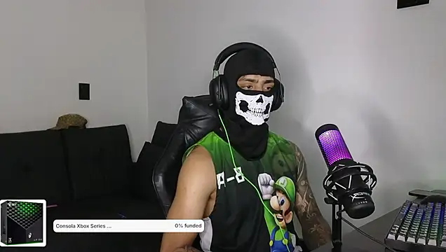 Snapshot of cash_master888 chatting on February 7, 7:45 am cash master888 online show from February 7, 7:45 am