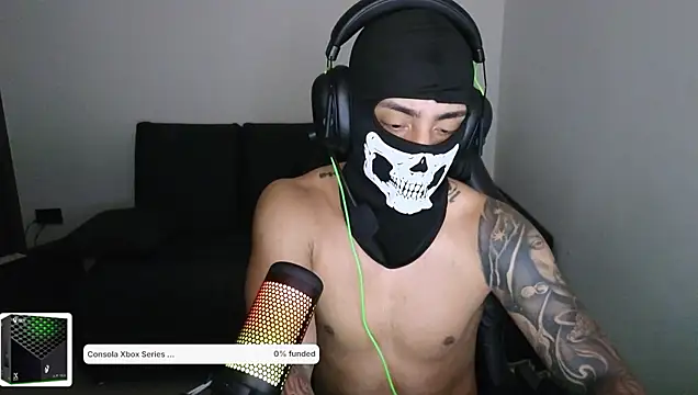 Snapshot of cash_master888 chatting on February 8, 9:23 am cash master888 online show from February 8, 9:23 am