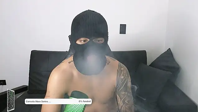 Snapshot of cash_master888 chatting on February 11, 1:27 pm cash master888 online show from February 11, 1:27 pm