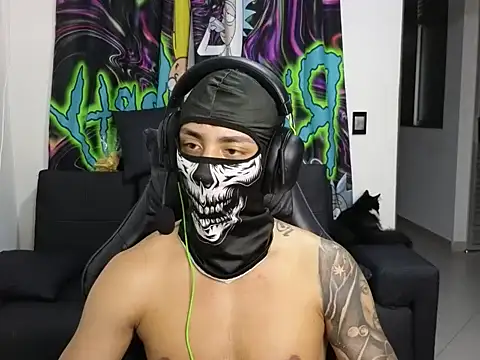 Snapshot of cash_master888 chatting on March 4, 9:26 am cash master888 online show from March 4, 9:26 am