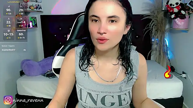 Snapshot of AriaDark chatting on May 3, 9:10 pm AriaDark online show from May 3, 9:10 pm
