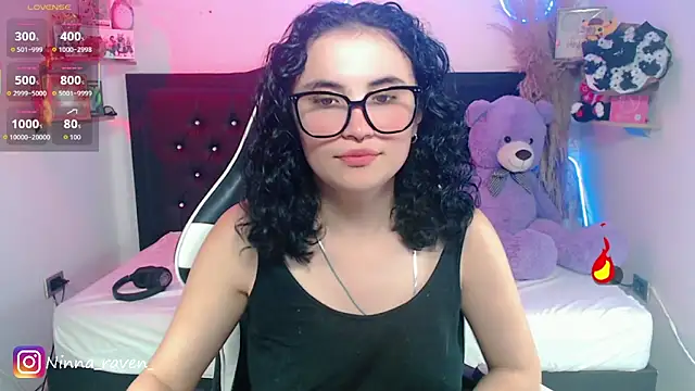 Snapshot of AriaDark chatting on June 5, 9:09 pm AriaDark online show from June 5, 9:09 pm