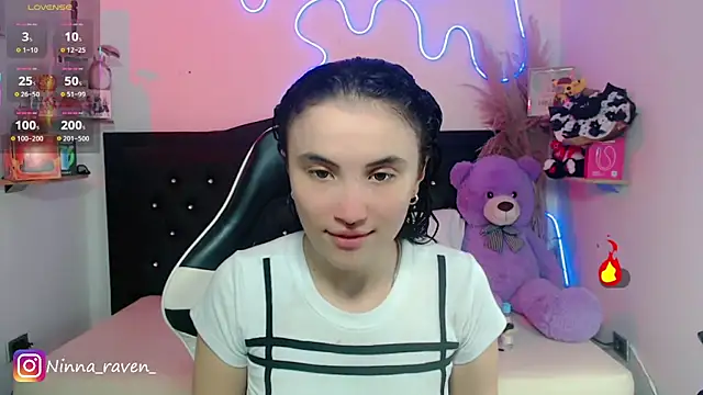 Snapshot of AriaDark chatting on June 13, 9:02 pm AriaDark online show from June 13, 9:02 pm