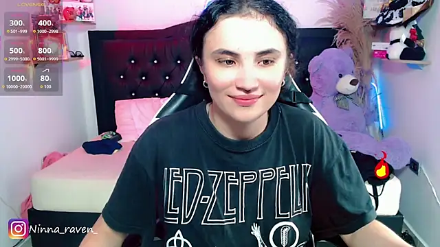 Snapshot of AriaDark chatting on June 30, 12:11 am AriaDark online show from June 30, 12:11 am