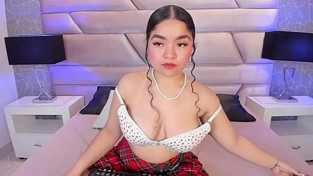 Lilithlain online show from February 13, 12:45 pm