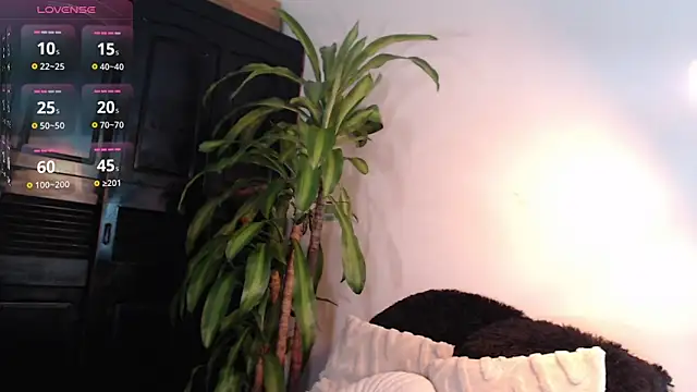 Snapshot of Mia_Volkova_ chatting on May 9, 1:27 pm Mia Volkova online show from May 9, 1:27 pm