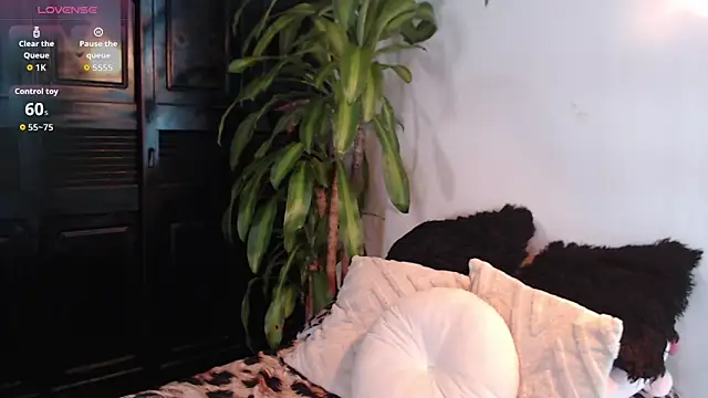 Snapshot of Mia_Volkova_ chatting on May 25, 2:56 pm Mia Volkova online show from May 25, 2:56 pm