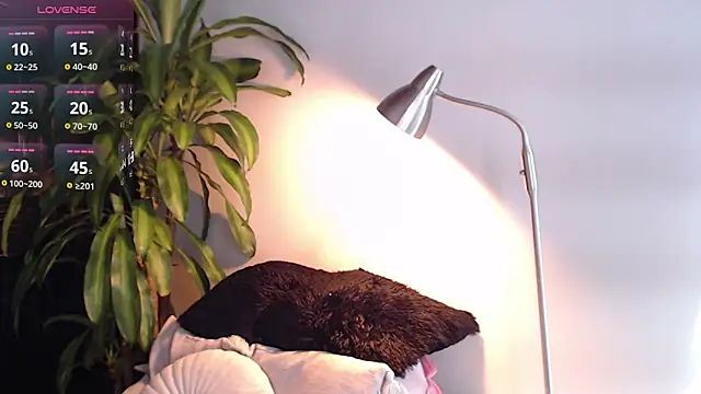 Snapshot of Mia_Volkova_ chatting on June 20, 3:26 pm Mia Volkova online show from June 20, 3:26 pm