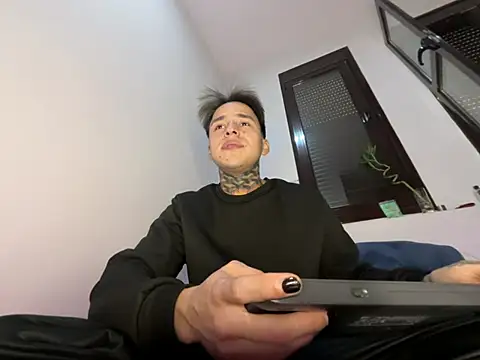 COLOMBIAN20CM online show from March 17, 11:35 am