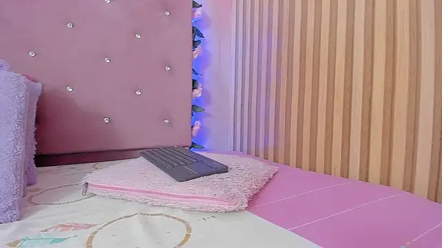 lovely  kiss   online show from July 9, 6:12 pm