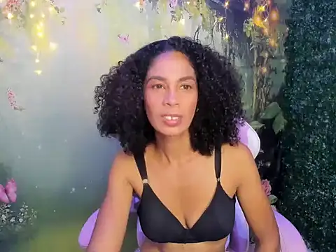 Snapshot of rosa_skinny chatting on May 9, 8:03 pm rosa skinny online show from May 9, 8:03 pm