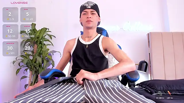Snapshot of LennerCollins_ chatting on May 30, 5:43 pm LennerCollins online show from May 30, 5:43 pm