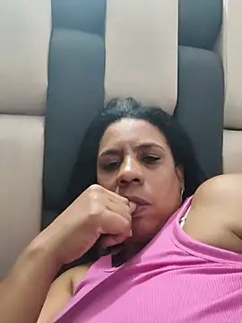 Snapshot of Zeyllyjhonson chatting on June 28, 7:42 pm Zeyllyjhonson online show from June 28, 7:42 pm