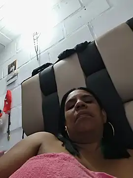 Snapshot of Zeyllyjhonson chatting on July 8, 3:44 am Zeyllyjhonson online show from July 8, 3:44 am