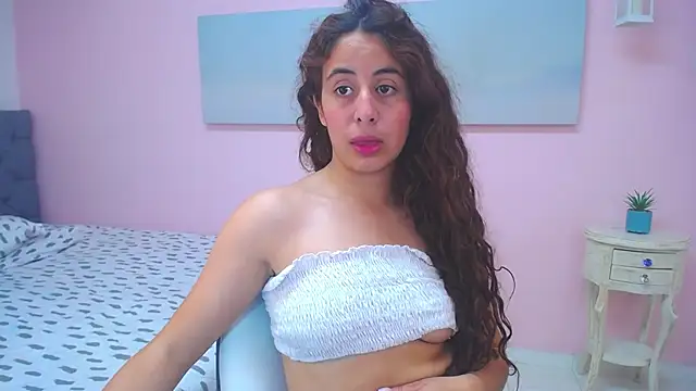 Snapshot of scarlett_clyde chatting on May 11, 4:04 pm scarlett clyde online show from May 11, 4:04 pm