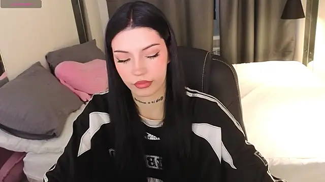 Snapshot of Kelly__Bunny chatting on May 16, 6:10 am Kelly Bunny online show from May 16, 6:10 am