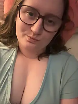 Snapshot of lucycomestrue chatting on July 2, 1:49 am lucycomestrue online show from July 2, 1:49 am