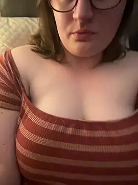 Snapshot of lucycomestrue chatting on July 3, 12:17 am lucycomestrue online show from July 3, 12:17 am