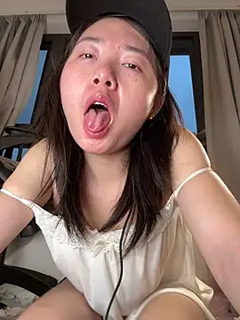 Snapshot of Cheating-wife chatting on May 19, 10:32 am Cheating-wife online show from May 19, 10:32 am