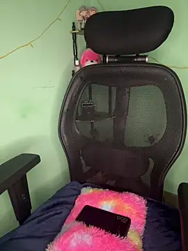 Snapshot of Praachiiii chatting on February 21, 11:06 pm Praachiiii online show from February 21, 11:06 pm