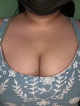 Snapshot of Praachiiii chatting on March 1, 5:48 pm Praachiiii online show from March 1, 5:48 pm