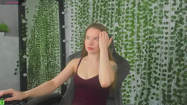 Nicole Vasquez online show from July 27, 1:01 am