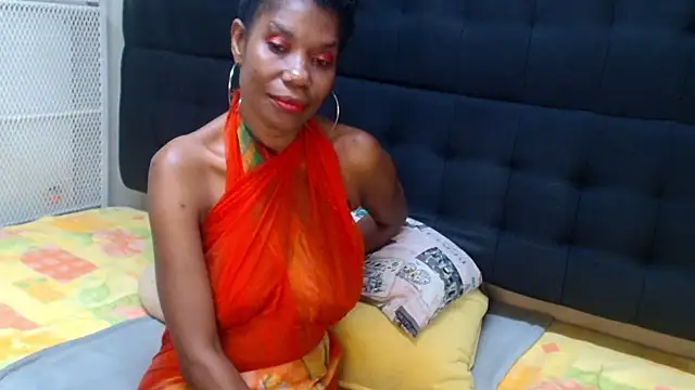 Snapshot of EbonyEmpressMilf chatting on June 5, 7:03 am EbonyEmpressMilf online show from June 5, 7:03 am