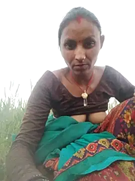 Snapshot of Juli_rathore chatting on February 11, 12:43 pm Juli rathore online show from February 11, 12:43 pm