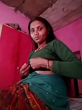 Snapshot of Juli_rathore chatting on March 4, 9:48 am Juli rathore online show from March 4, 9:48 am