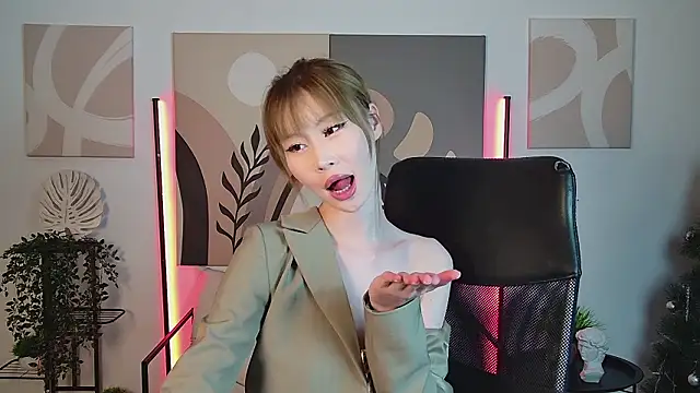 SarahRice online show from March 8, 2:04 am