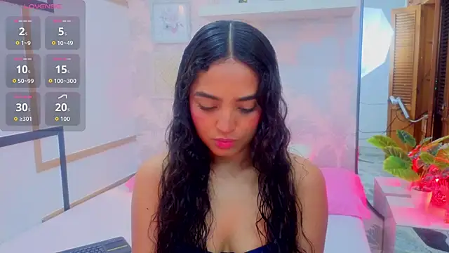 Emma Thompssonn online show from April 28, 1:49 pm