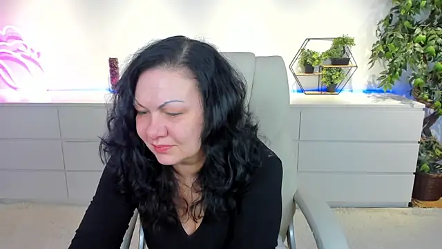 IrissMoon online show from March 14, 6:13 pm