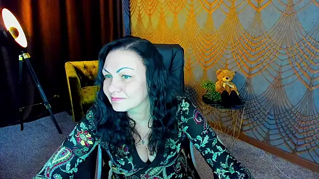 Snapshot of IrissMoon chatting on April 14, 5:46 am IrissMoon online show from April 14, 5:46 am