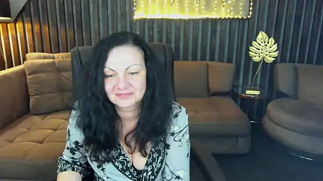 Snapshot of IrissMoon chatting on April 25, 1:41 pm IrissMoon online show from April 25, 1:41 pm