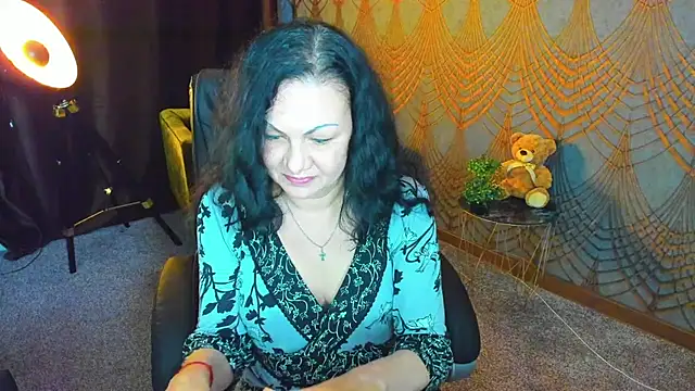 Snapshot of IrissMoon chatting on May 11, 2:45 pm IrissMoon online show from May 11, 2:45 pm
