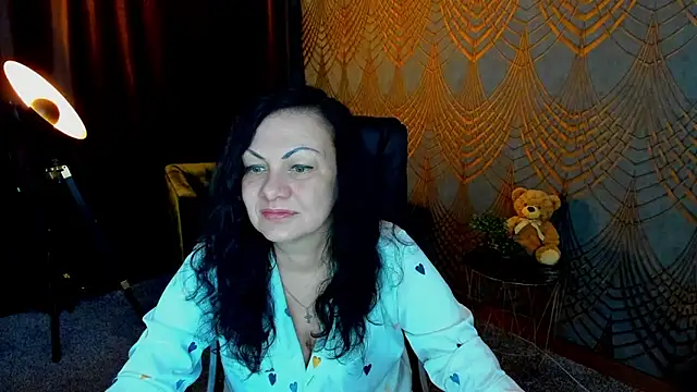IrissMoon online show from May 31, 5:31 pm