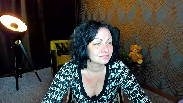 IrissMoon online show from June 11, 12:32 am