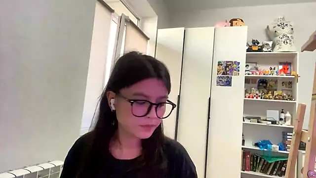 Snapshot of SaintMari chatting on May 6, 12:21 pm SaintMari online show from May 6, 12:21 pm