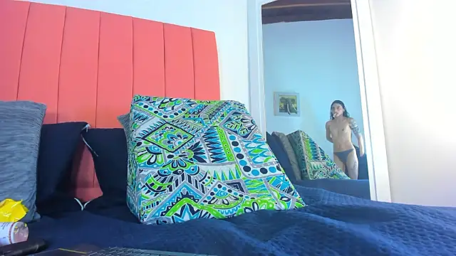 Snapshot of rose_thompson19 chatting on February 9, 7:40 pm rose thompson19 online show from February 9, 7:40 pm