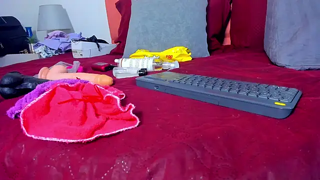 Snapshot of rose_thompson19 chatting on February 20, 7:03 pm rose thompson19 online show from February 20, 7:03 pm