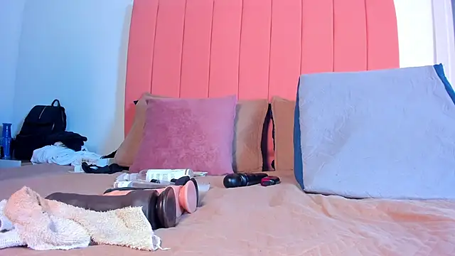 Snapshot of rose_thompson19 chatting on February 24, 7:12 pm rose thompson19 online show from February 24, 7:12 pm