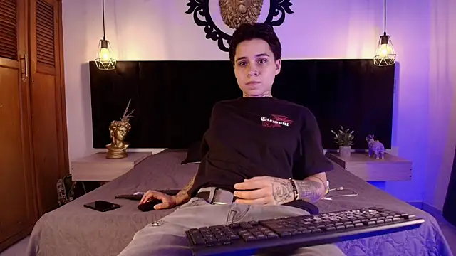 Parker Noah online show from January 17, 8:01 pm