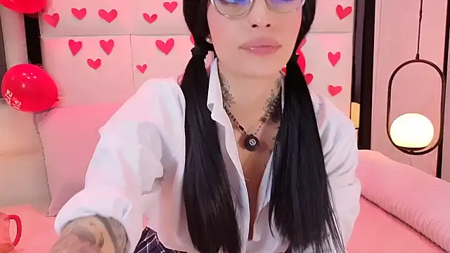 JuneCollins online show from February 15, 8:38 pm