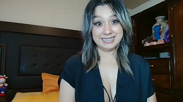 Snapshot of aitanalove_ chatting on August 4, 10:23 pm aitanalove online show from August 4, 10:23 pm