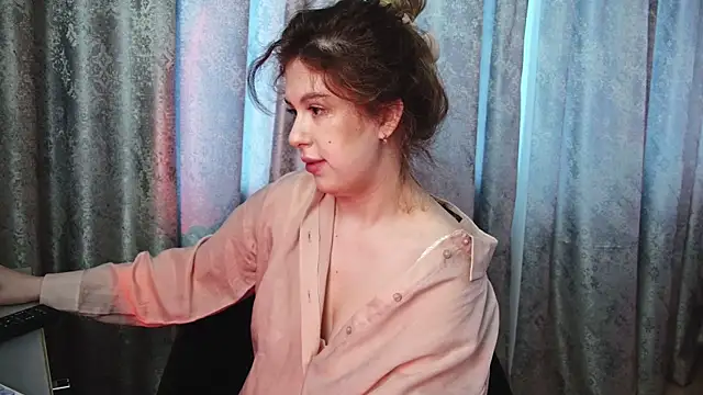 Snapshot of LilianBliss chatting on May 10, 4:06 am LilianBliss online show from May 10, 4:06 am