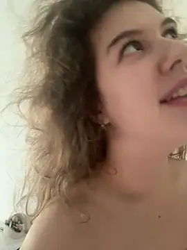 Snapshot of LilianBliss chatting on July 16, 8:31 am LilianBliss online show from July 16, 8:31 am
