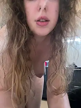 Snapshot of LilianBliss chatting on July 18, 7:17 pm LilianBliss online show from July 18, 7:17 pm