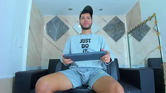 Snapshot of Angel_Villareal chatting on February 1, 4:55 am Angel Villareal online show from February 1, 4:55 am