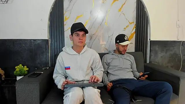 Snapshot of Angel_Villareal chatting on February 27, 5:07 am Angel Villareal online show from February 27, 5:07 am