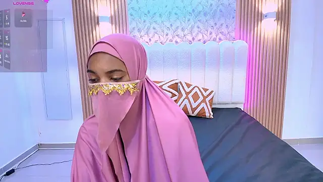 Snapshot of Amira_Alzahra chatting on March 14, 5:13 am Amira Alzahra online show from March 14, 5:13 am